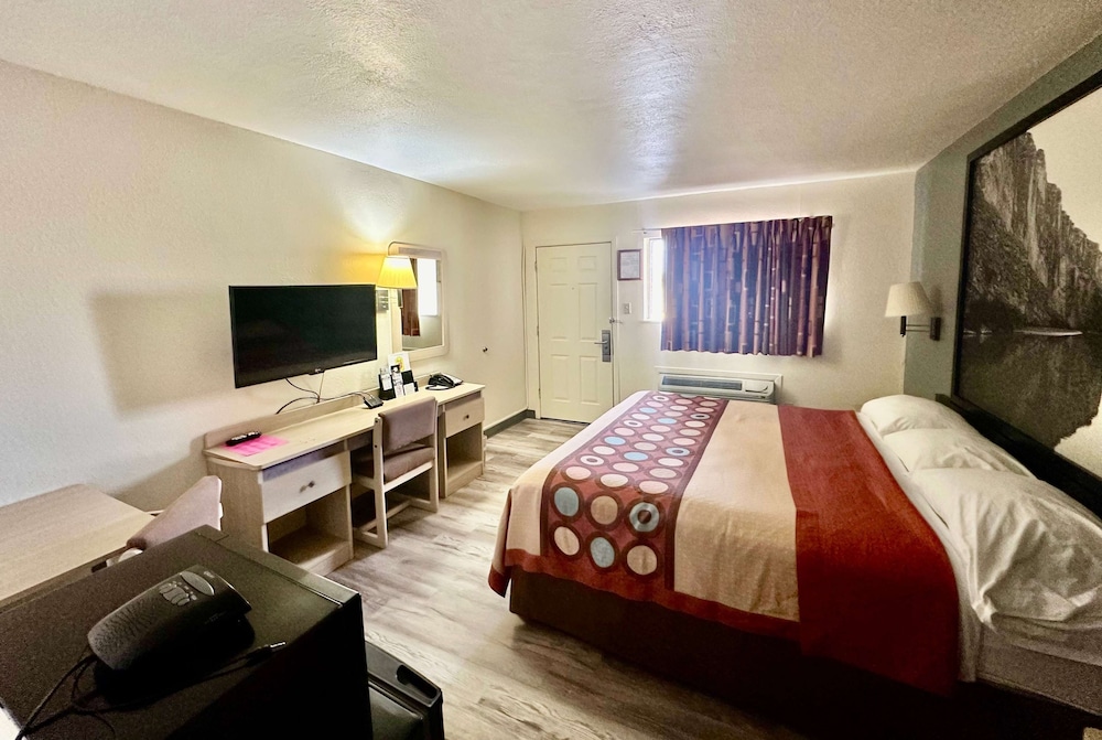 Super 8 by Wyndham Athens TX - photo 11