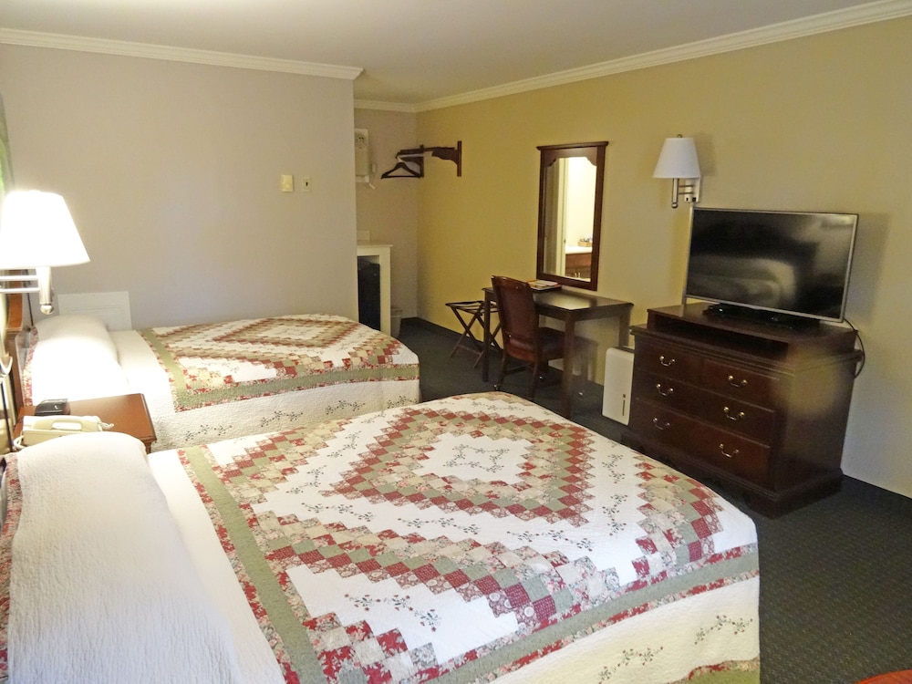 Amish Country Motel - photo 25