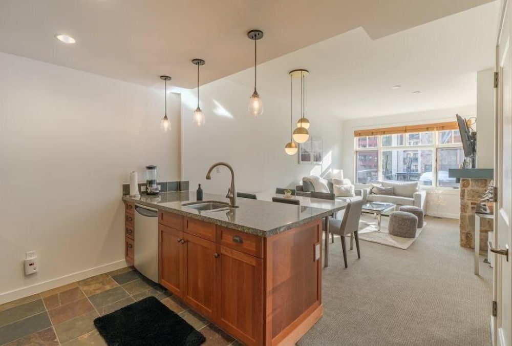 Luxury Ski in Ski out 1 Bedroom Colorado Resort Vacation Rental in the Heart of Snowmass Base Village - photo 8