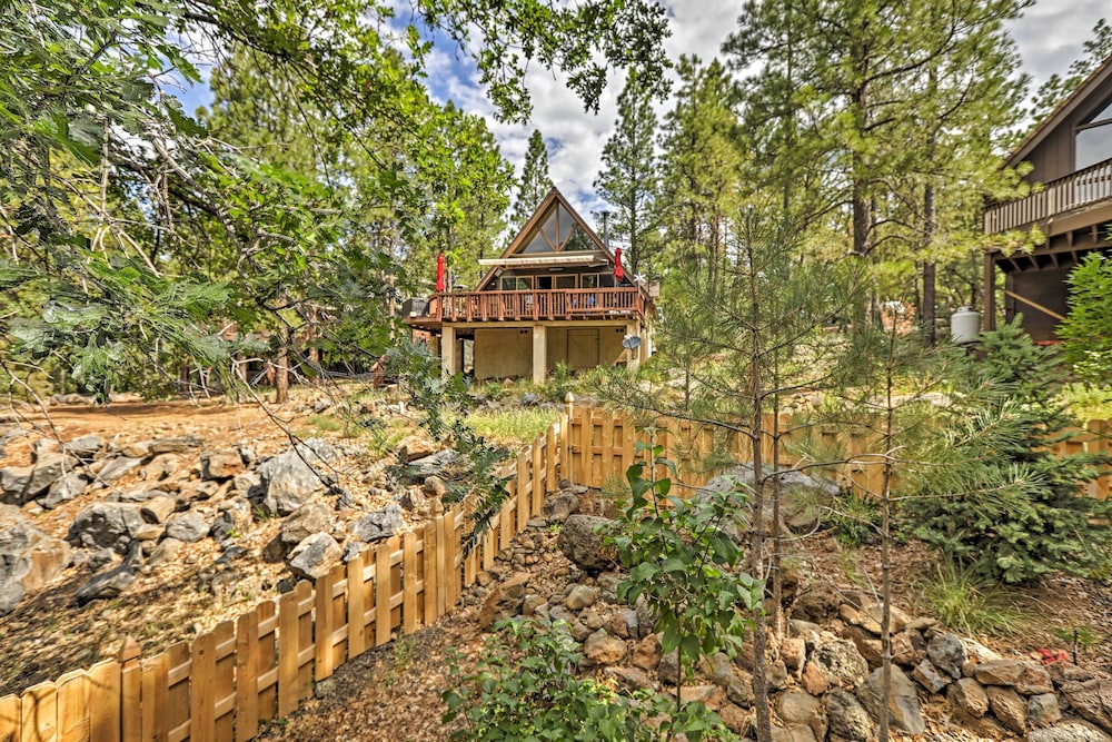 Wraparound Deck Pet Friendly Munds Park Retreat — hotel in Big Park
