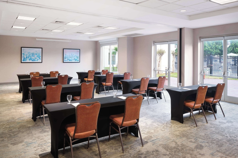 Hilton Garden Inn Houston Bush Intercontinental Airport - photo 25