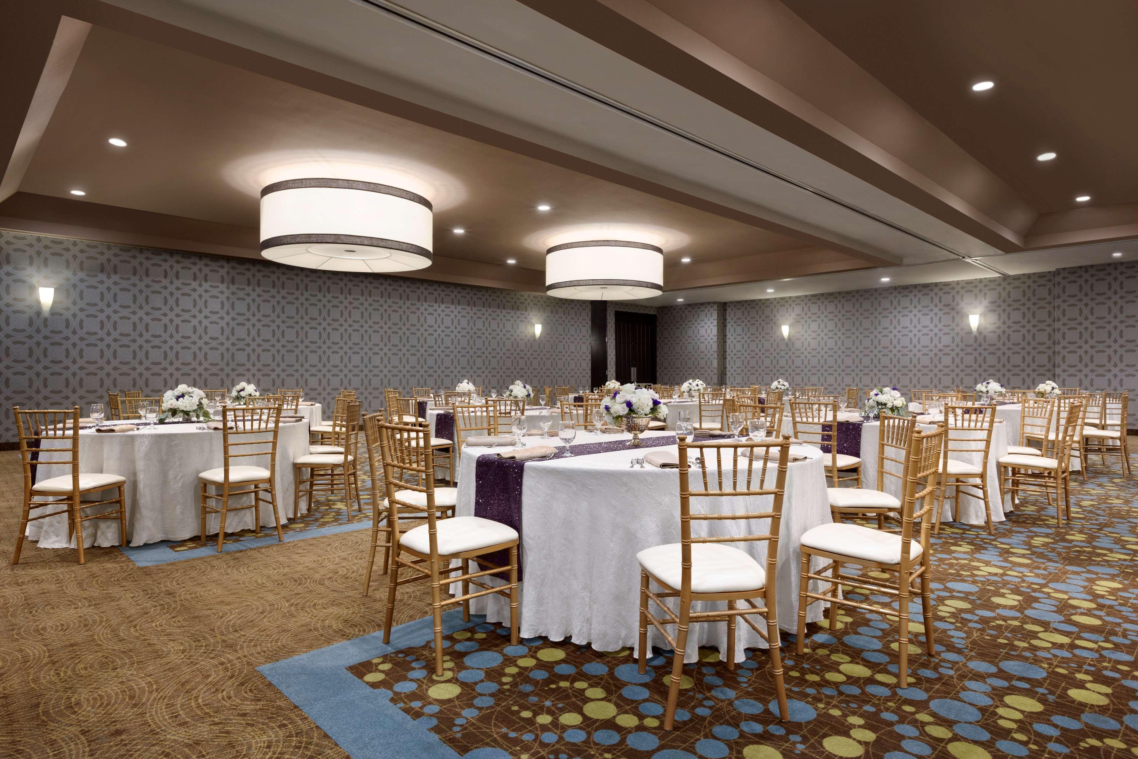 Radisson Hotel Fresno Conference Center - photo 20