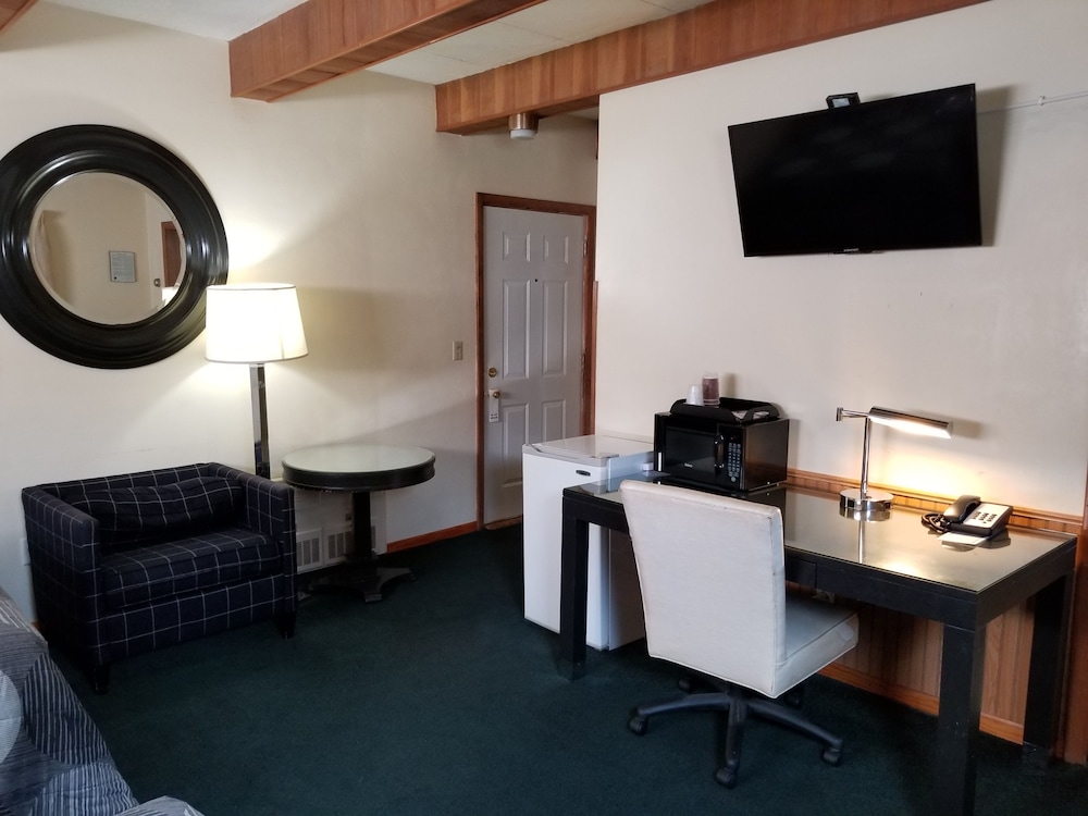 Hillcrest Motel - photo 11
