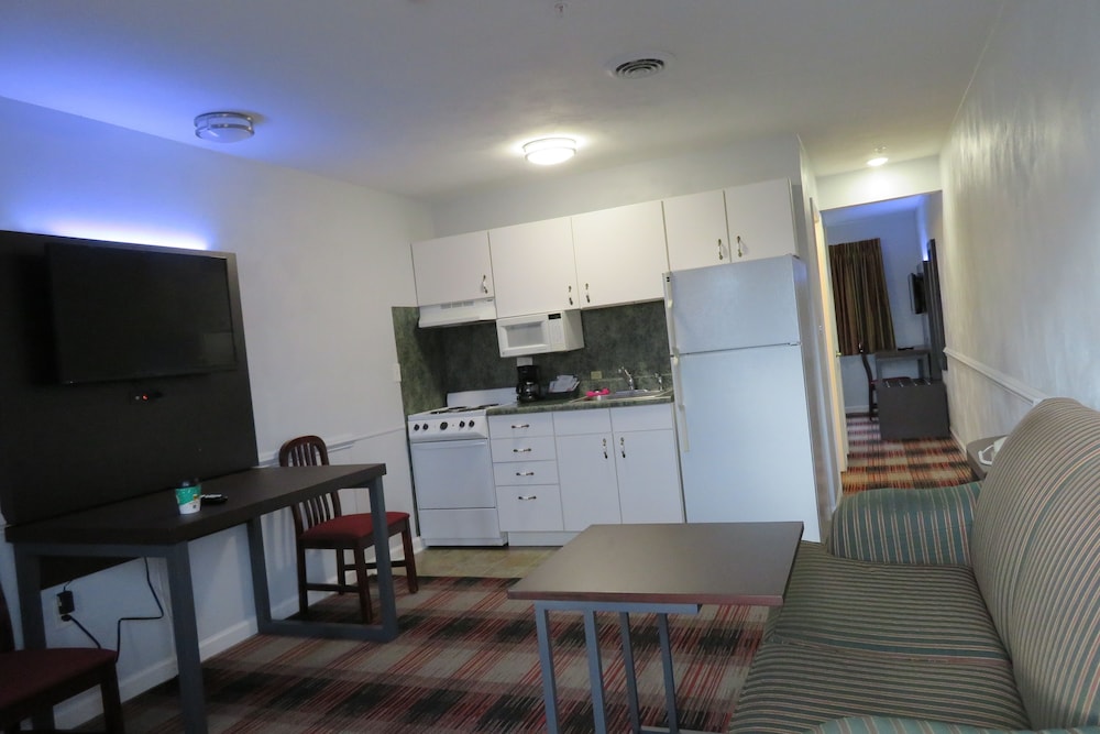 Luxbury Inn & Suites - photo 17
