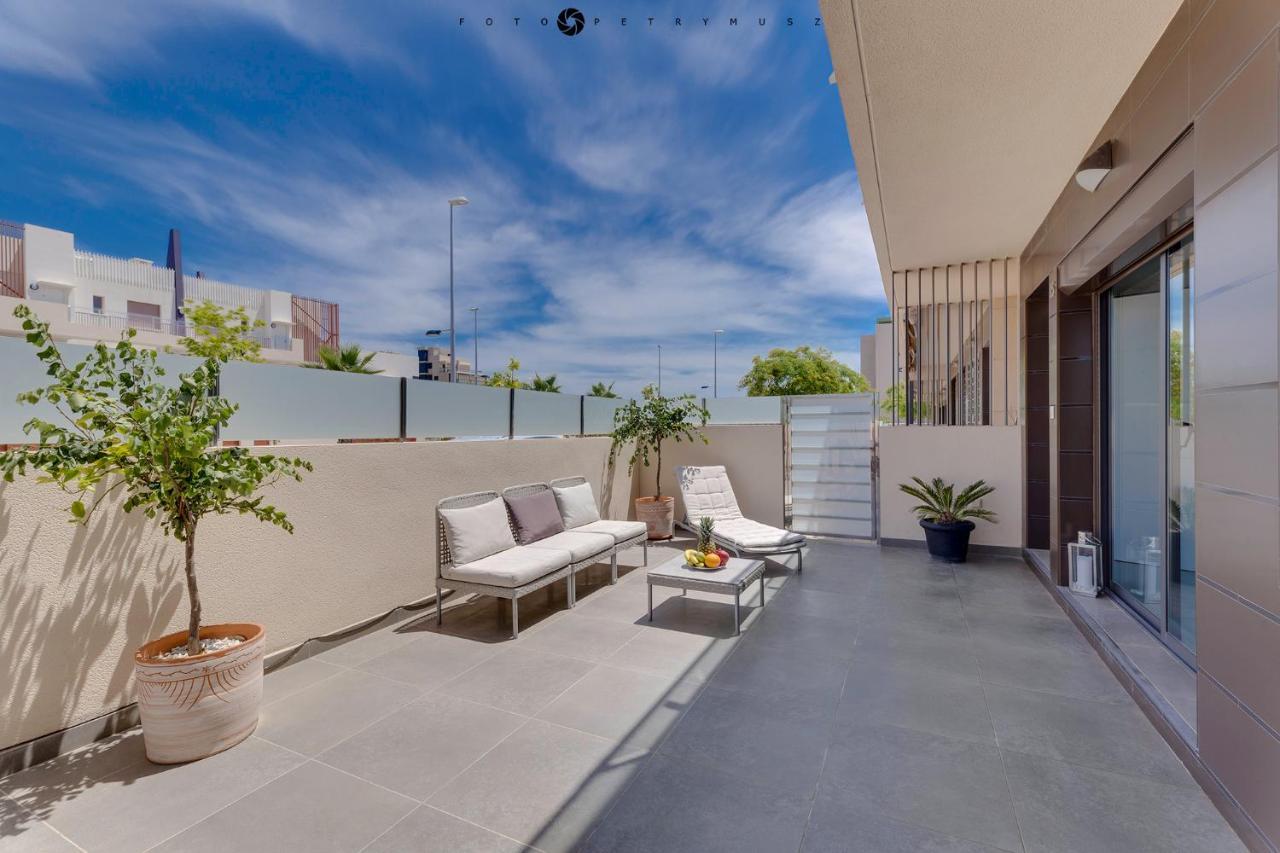 Apartamento En la Planta Baja Playa Elisa — 4-Star Luxury Hotel in Pilar De La Horadada, Spain