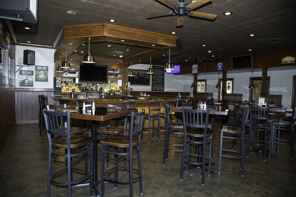 The Stables Inn and Suites - photo 27
