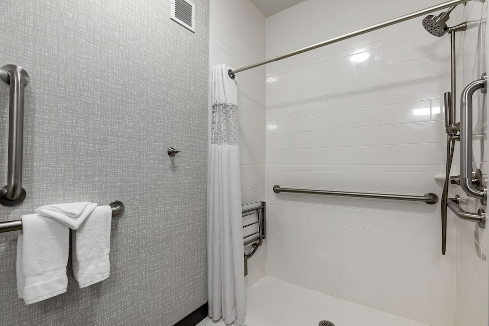 Hampton Inn Ft Collins - photo 33