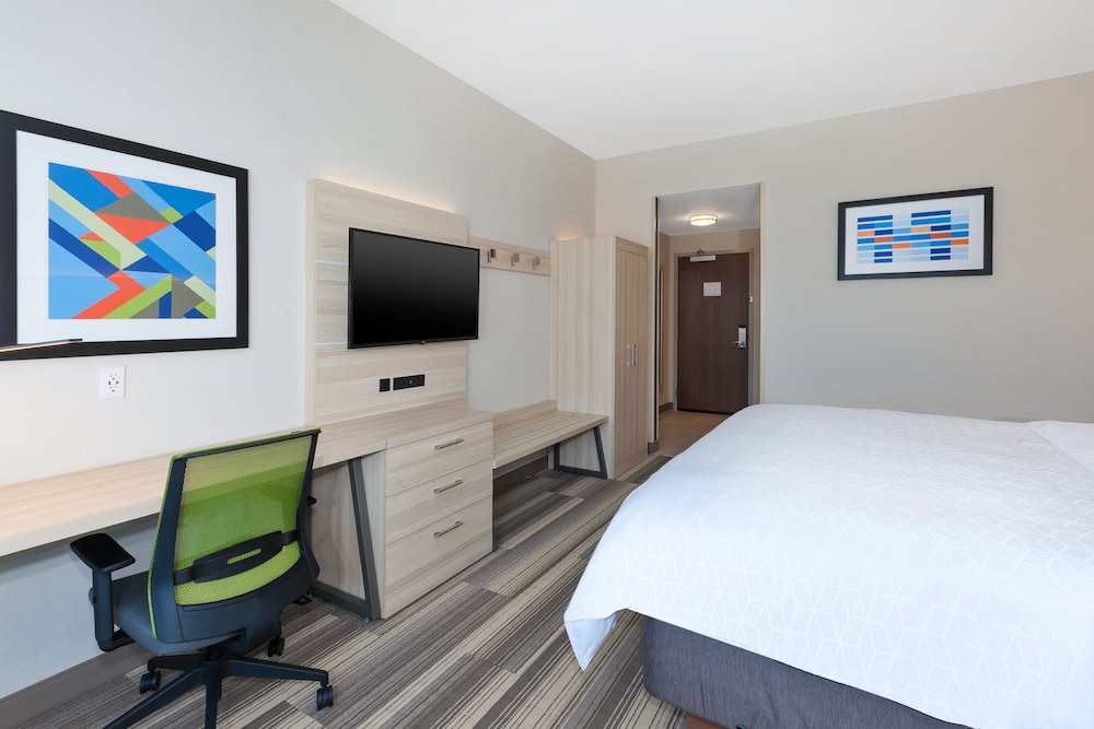 Holiday Inn Express & Suites Grand Rapids Airport South by IHG - photo 10