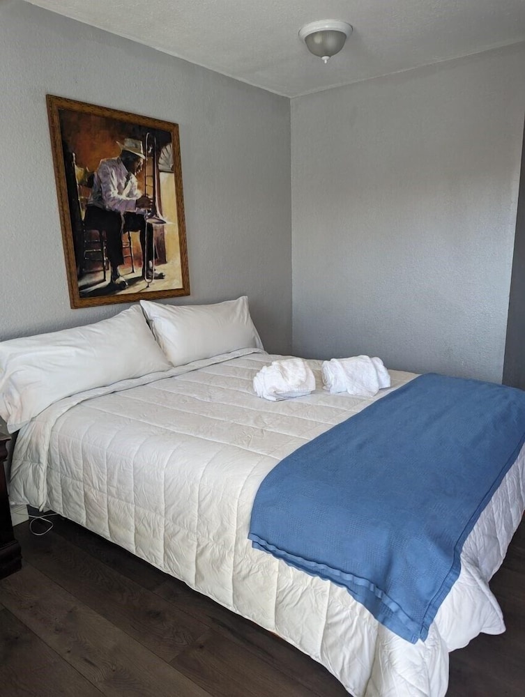 Ingles Motel - photo 2