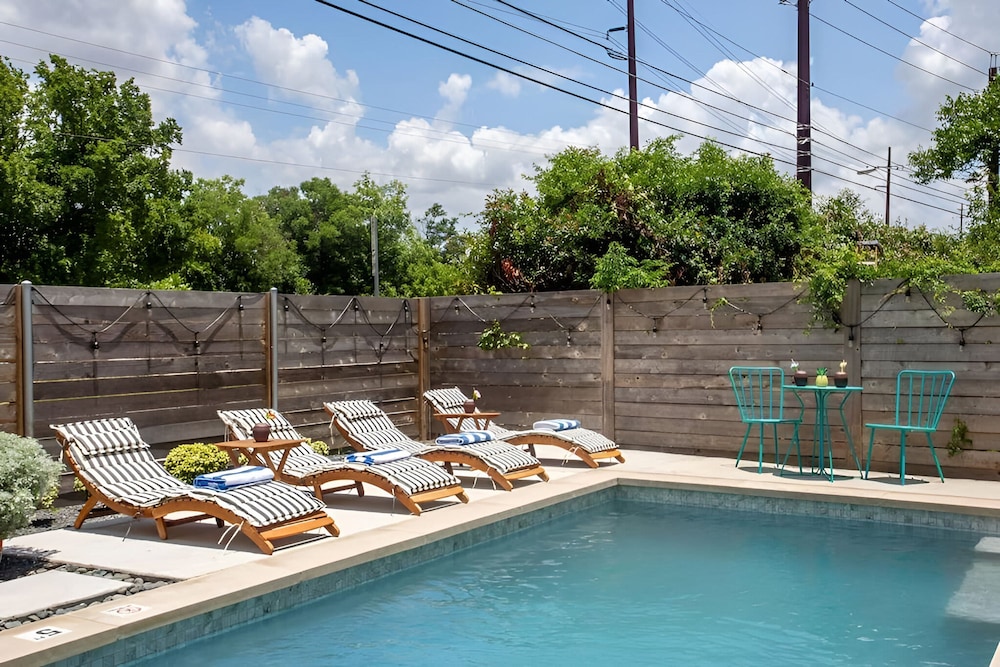 Paradise Pool Palace 4 min Uber to 6th St - photo 8