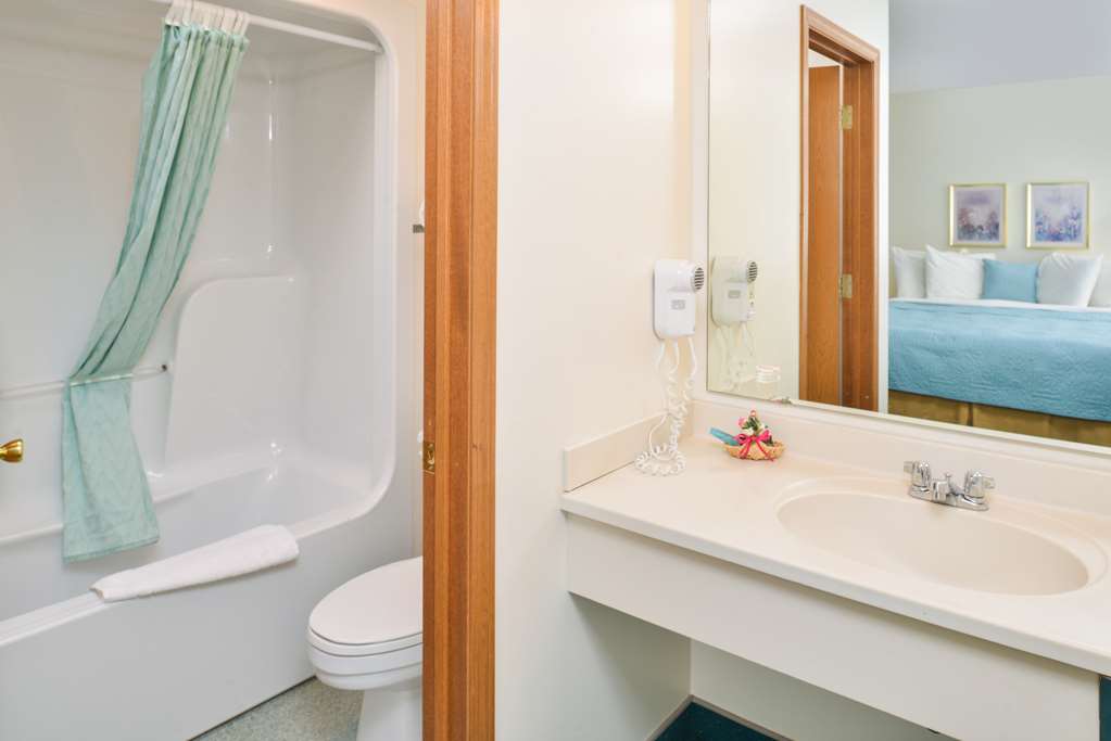 Americas Best Value Inn & Suites Bluffton - photo 12