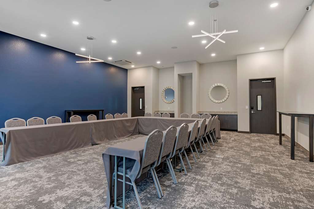 MainStay Suites Cincinnati University Uptown - photo 26