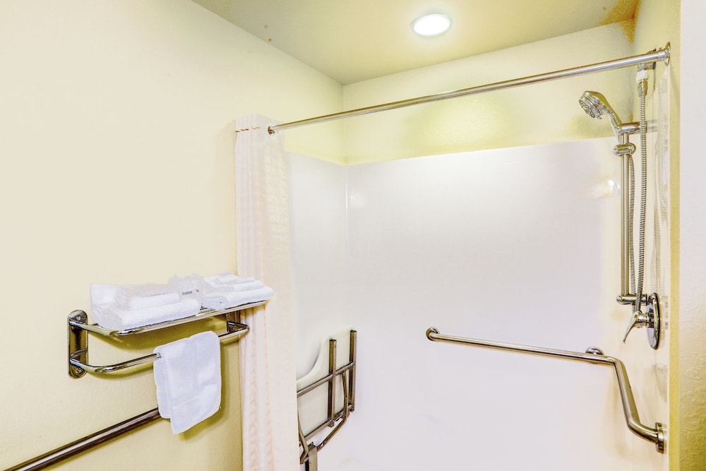 Evansville Inn & Suites By OYO - photo 32