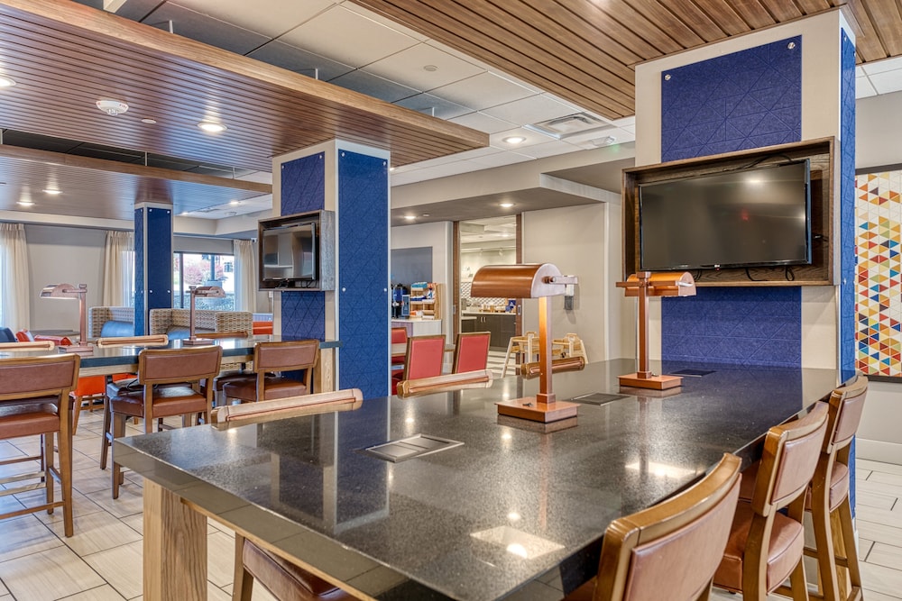 Holiday Inn Express & Suites Manitou Springs by IHG - photo 48