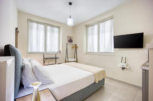 Bentzi...Boutique Apartment 1 Classic Double with Kitchenette 2 Guests — 4-Star Luxury Hotel in Athens, Greece