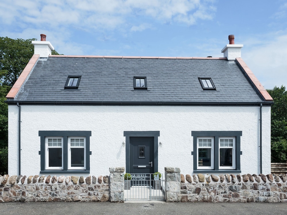 Squirrel Cottage — 5-Star Luxury Hotel in Stranraer, United Kingdom