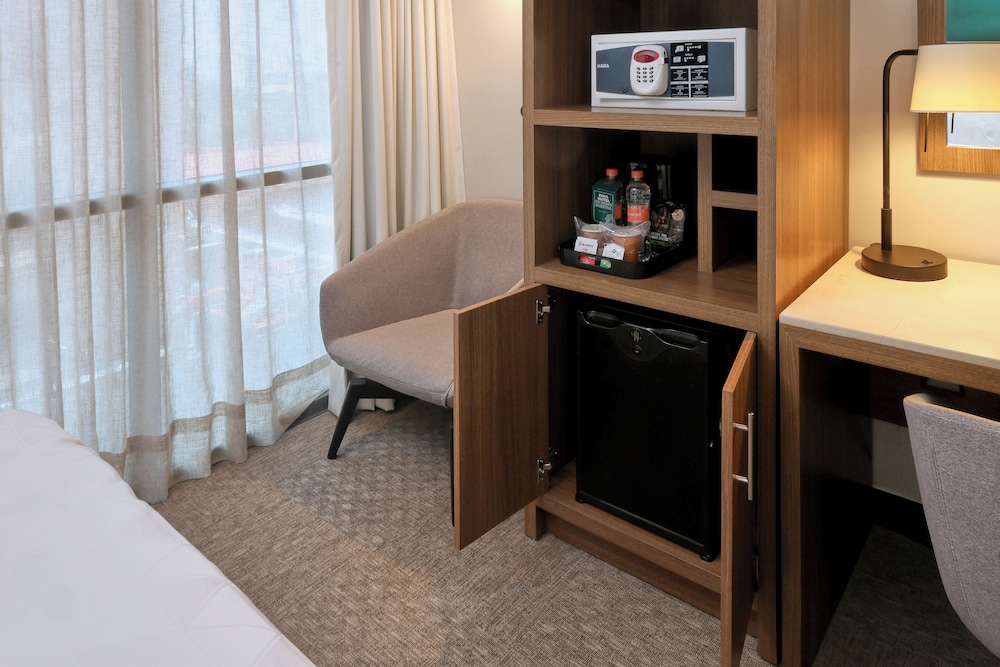 Holiday Inn Hotel & Suites Medica Sur by IHG