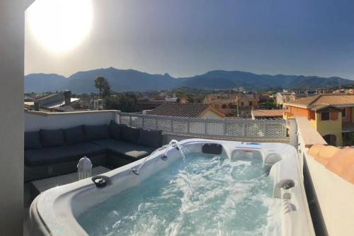 Super Appartamento Terrazza Panoramica 3 Camere — 4-Star Luxury Hotel in Villasimius, Italy