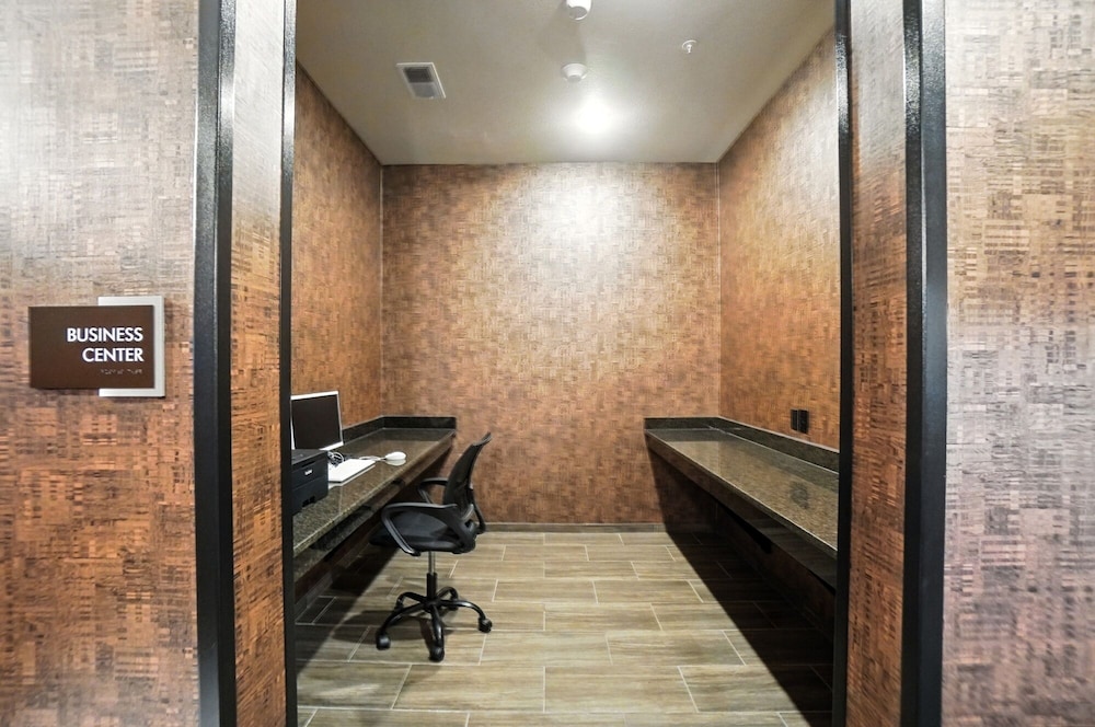 Cobblestone Hotel & Suites Bellefontaine - photo 90