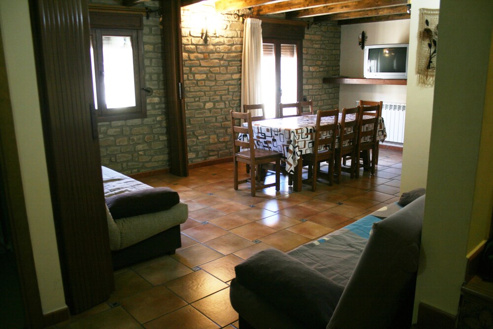 Aparthotel Landevilla — hotel in Puertomingalvo