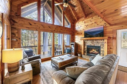 Natures Nest MTN View Hot Tub Arcade Games — 4-Star Luxury Hotel in Sevierville, United States