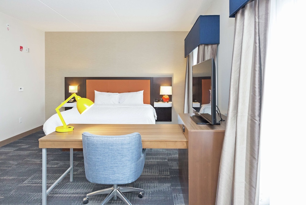 Hampton Inn & Suites Morgantown University Town Centre - photo 15