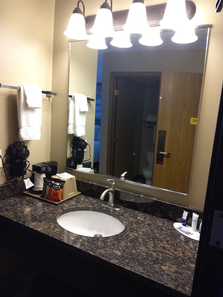 Super 8 by Wyndham Estherville - photo 18