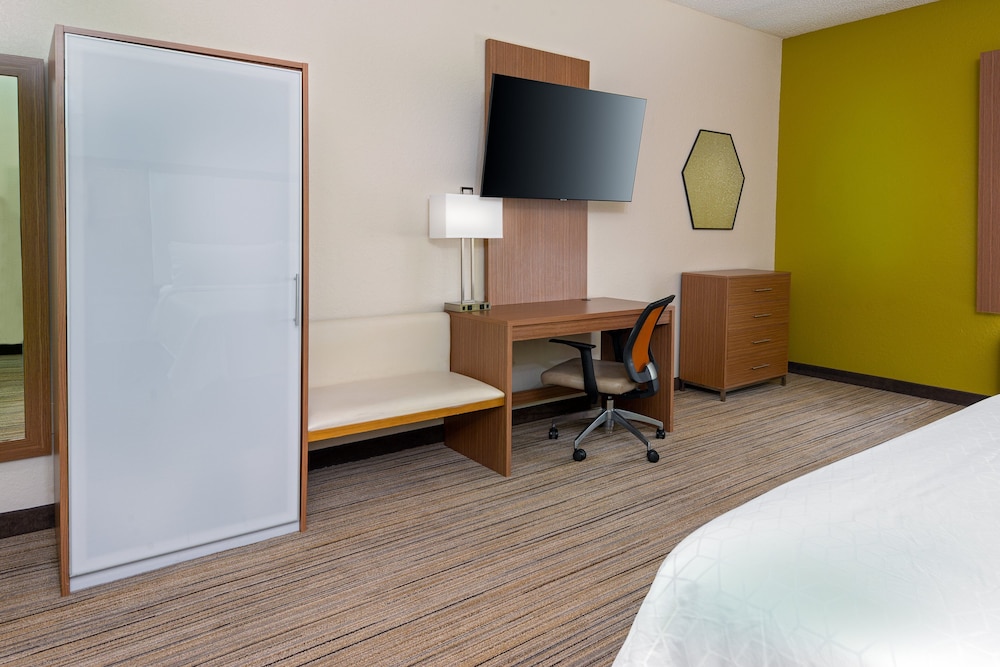 Holiday Inn Express & Suites Naples North Bonita Springs by IHG - photo 19