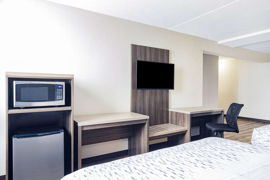 Wingate by Wyndham Wichita Airport - photo 20