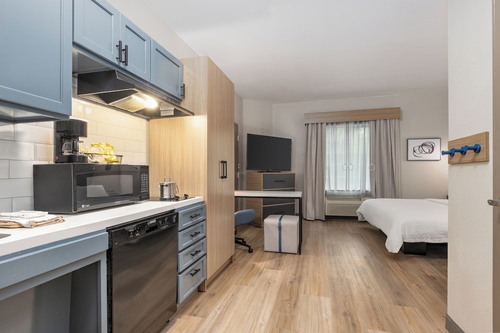 Candlewood Suites Houston by IHG - photo 13