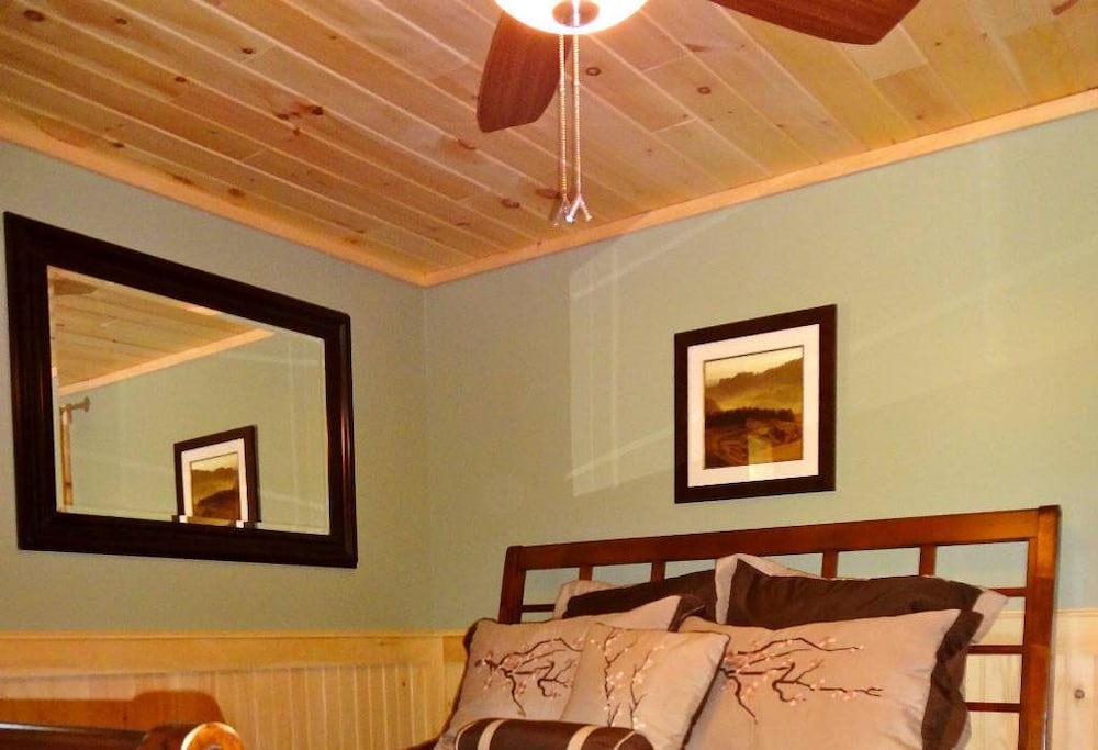 Hinckley's Dreamwood Cottages - photo 24