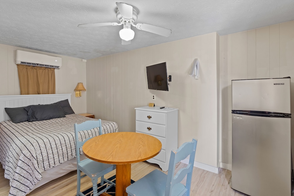 Beach Motel & Suites - photo 14