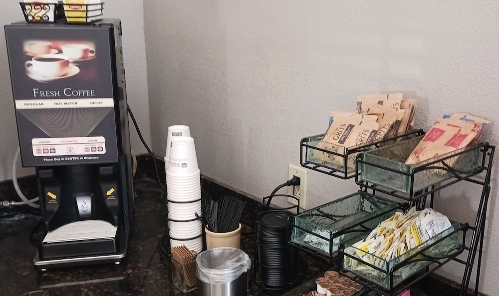 Richland Inn & Suites - photo 15