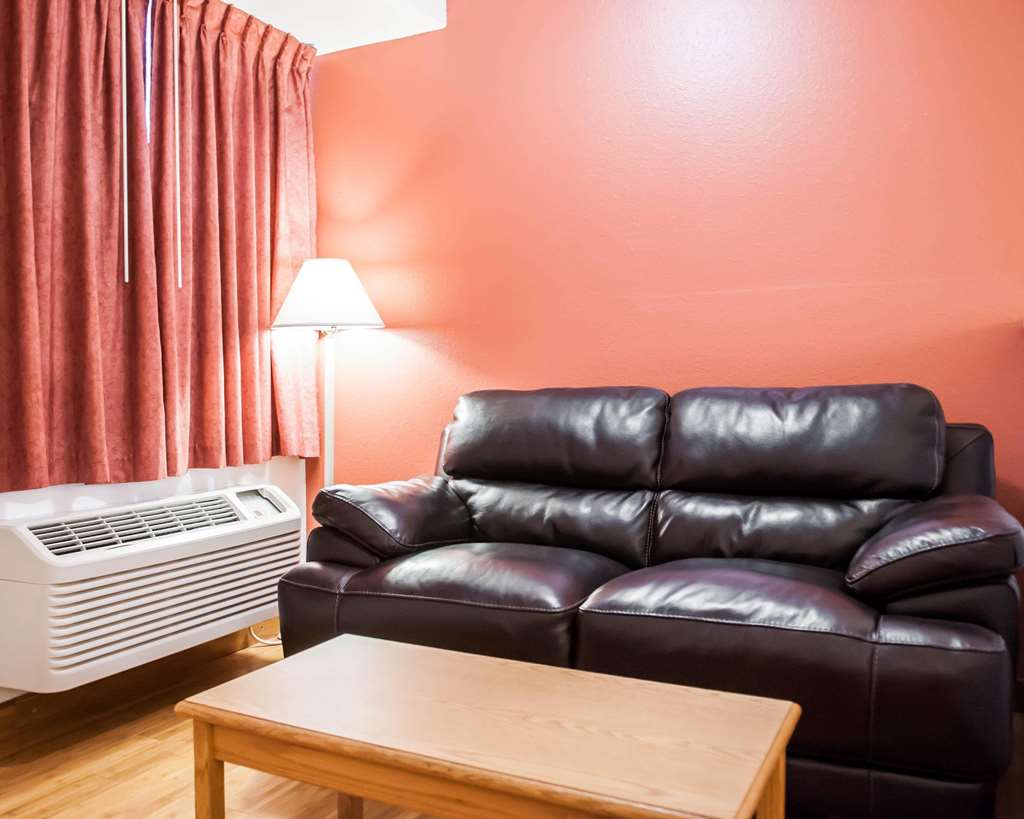 Econo Lodge Albuquerque Old Town - photo 16