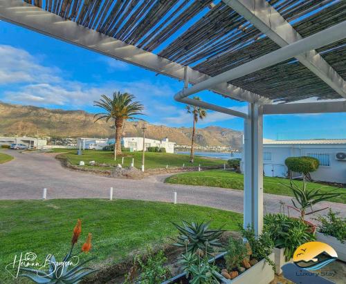Luxury Stay — 4-Star Luxury Hotel in Gordons Bay, South Africa