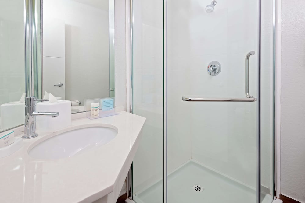 Hampton Inn Orlando Near Universal Blv International Dr - photo 25