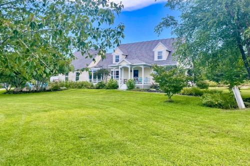 Elegant Coastal Retreat in Rockport, United States