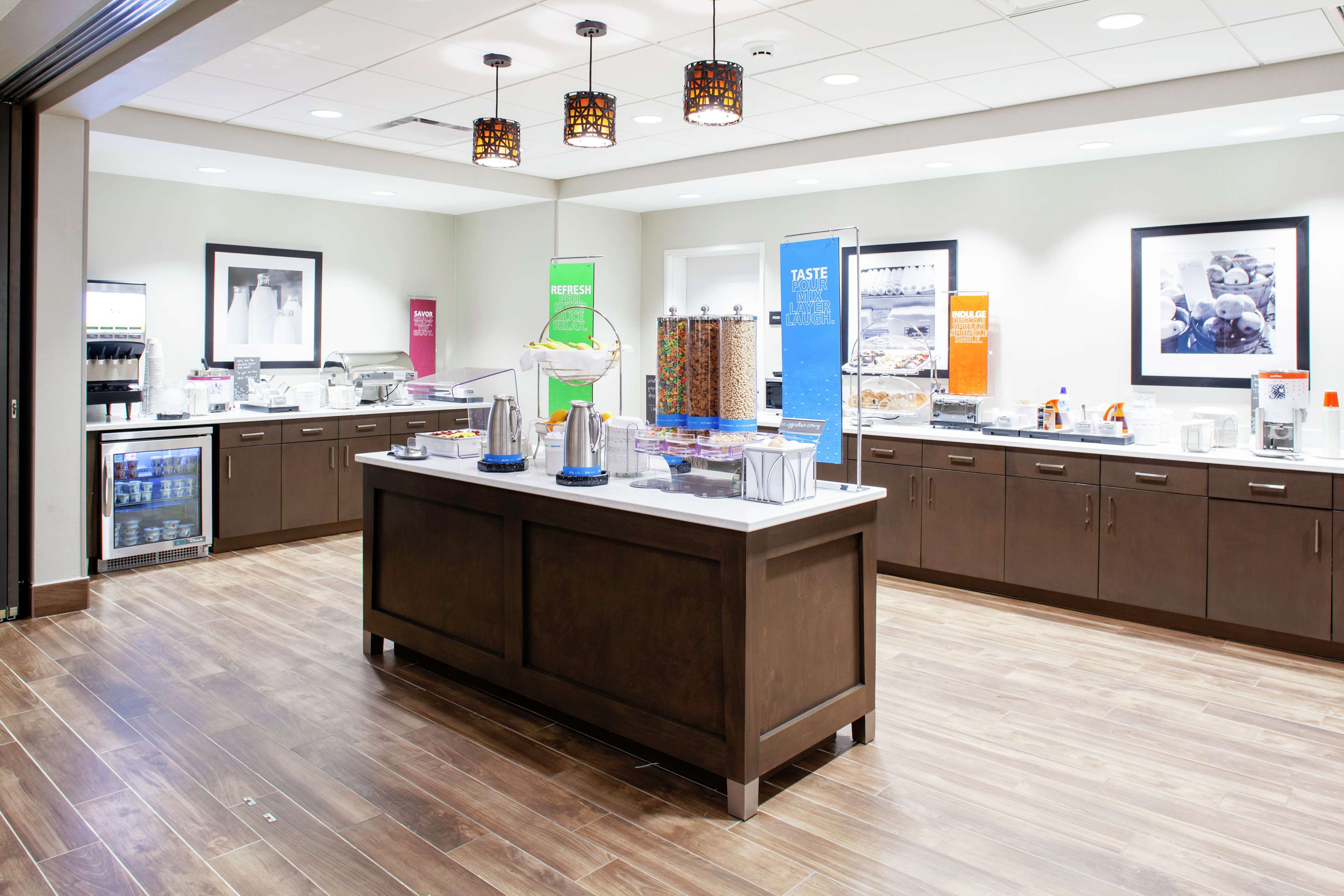 Hampton Inn & Suites Overland Park South - photo 12