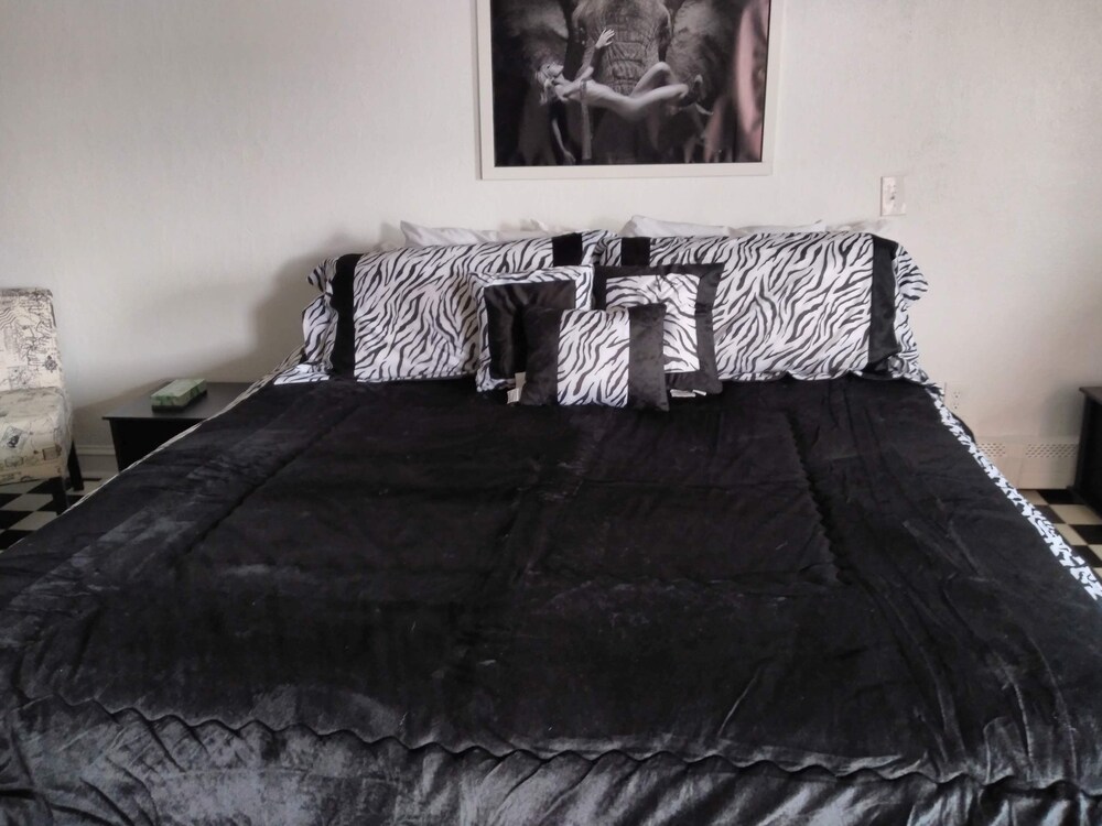 Town Line Motel - photo 41