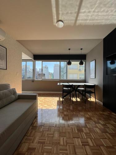 Luminoso y confortable apartamento en el corazón de la ciudad — 4-Star Luxury Hotel in Montevideo, Uruguay