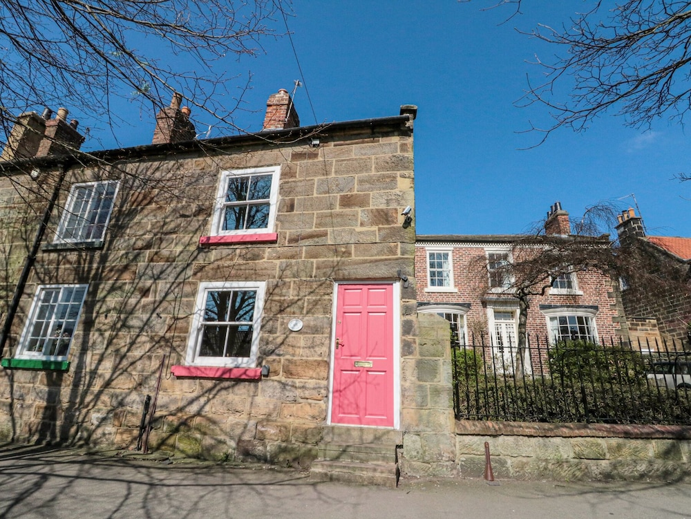 Red Grouse Cottage — 4-Star Luxury Hotel in Guisborough, United Kingdom