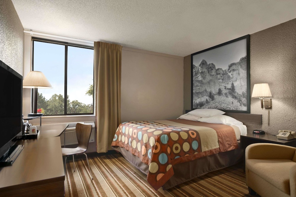 Super 8 by Wyndham Redfield - photo 18