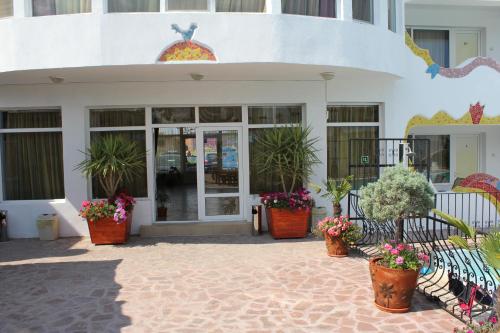 Laguna - carbon neutral hotel in Limanu