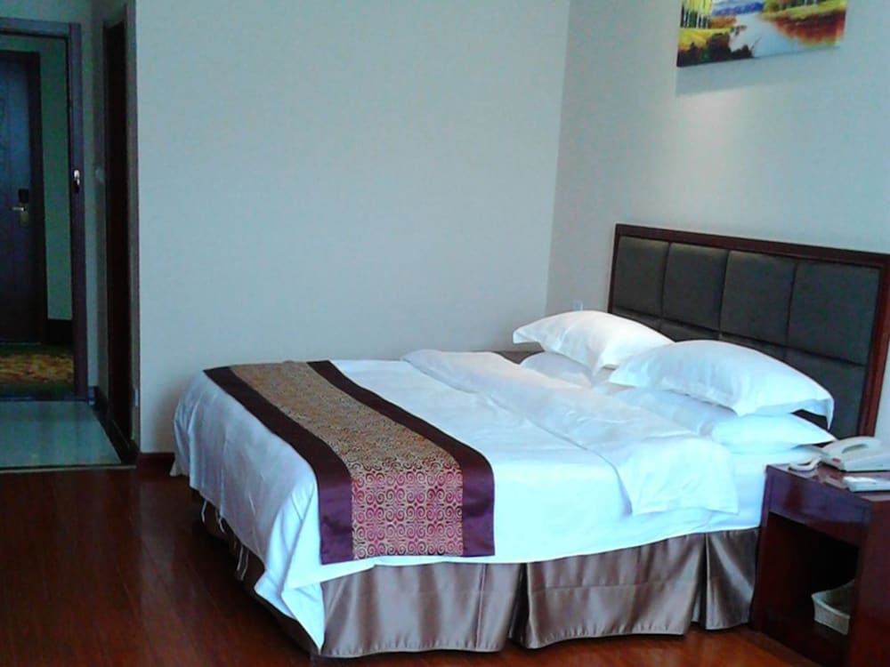 GreenTree Inn LiuAn HuoQiu County JianXing Road Express Hotel in Lu'an, People's Republic of China