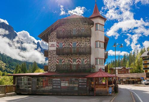 Castel Madonna — 4-Star Luxury Hotel in Siror, Italy