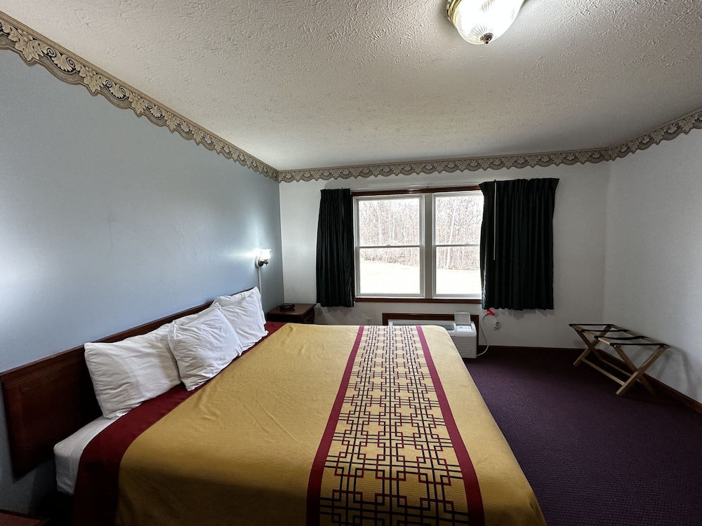Attica Inn - photo 18