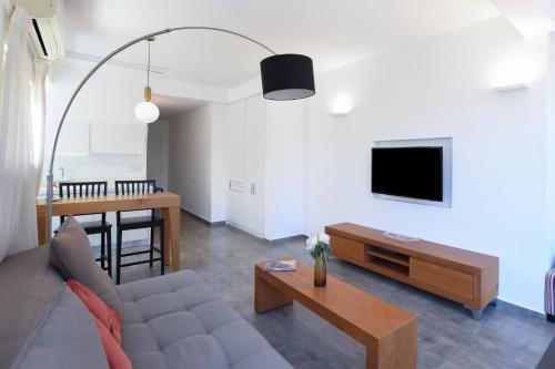 Hilton Area 2BR by HolyGuest — 4-Star Luxury Hotel in Tel Aviv, Israel
