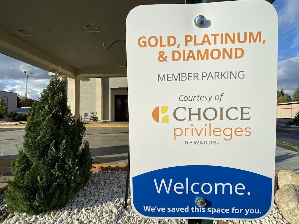 Clarion Inn & Suites Grand Rapids Airport - photo 79