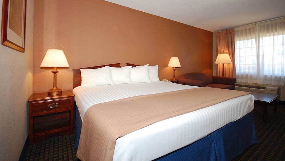 Magnuson Hotel Red Baron - photo 13