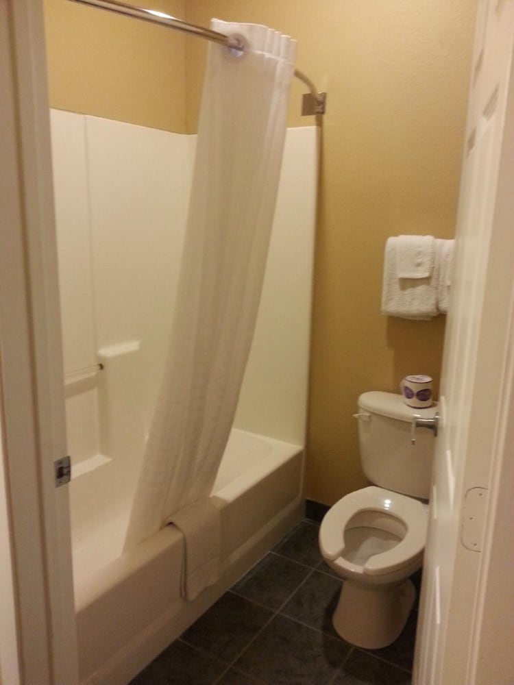 Lindsay Inn - photo 13